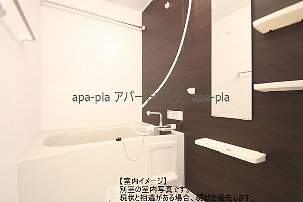 画像18:浴室