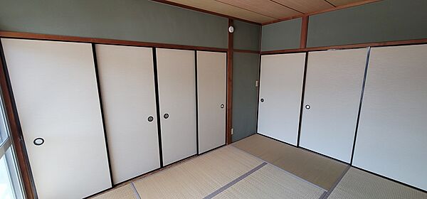 画像16:左側は隣の和室と繋がっています。