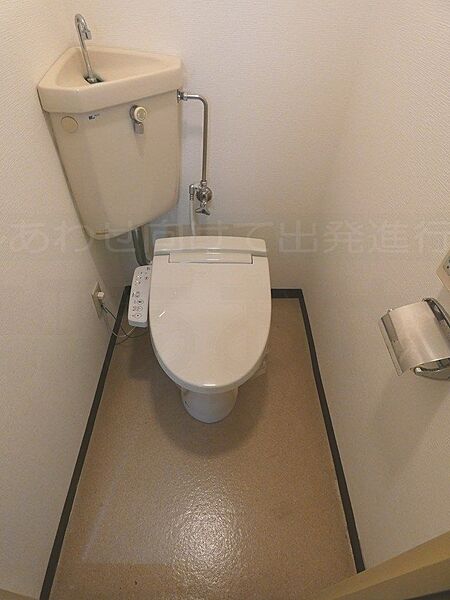画像9:トイレ　※温水洗浄便座がある場合はサービス備品