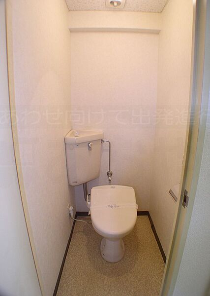 画像10:トイレ　※温水洗浄便座がある場合はサービス備品。