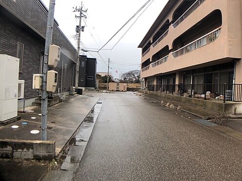 アパート-かほく市遠塚 前面道路