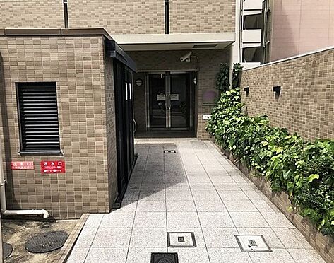 区分マンション-大阪市西区西本町２丁目 綺麗に管理されたアプローチ