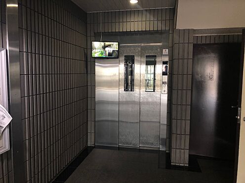 区分マンション-松戸市上矢切 エレベーター前です。TVモニターがございます。
