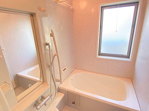 戸建賃貸-日進市赤池南2丁目 浴室には手すりが付いているので、ご年配の方にも安心です！