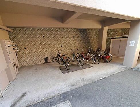 区分マンション-神戸市長田区明泉寺町３丁目 屋根のある駐輪スペースあり