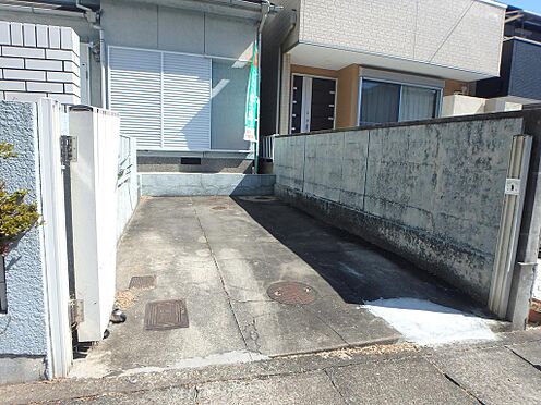 店舗・事務所・その他-京都市伏見区深草大亀谷東安信町 賃貸募集時（２０１９年３月現在）の駐車場の写真です。