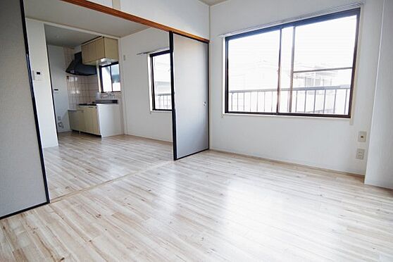 一棟マンション-越谷市大字袋山 C棟の洋室の写真です。／大関建設