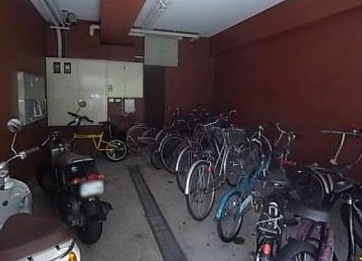 区分マンション-神戸市灘区福住通５丁目 雨風で汚れない室内駐輪場・バイク置き場