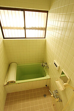 店舗・事務所・その他-八王子市散田町２丁目 タイル張りのシンプルな浴室となっております。