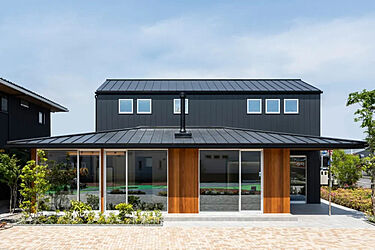 【アキュラホーム 伊勢崎展示場】@ベイシア西部モールそば オーディオスペースと暖炉、大型WICが特徴のメイン画像