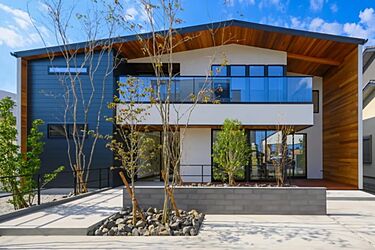 【アキュラホーム　鈴鹿展示場】＠鈴鹿サーキット～車で約15分・23号沿い　吹き抜けリビングが特徴のメイン画像