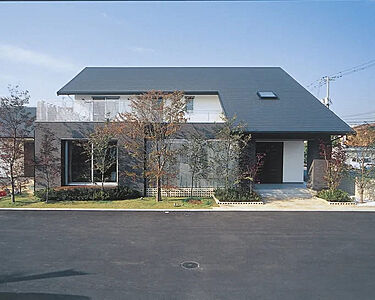 【アキュラホーム　福山展示場】＠JR山陽線「東福山」駅そば インナーテラスやガレージ土間が特徴のメイン画像