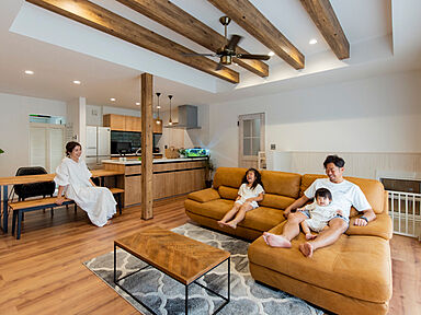 【アキュラホーム　佐野展示場】＠佐野プレミアム・アウトレットそば　大開口・吹き抜けリビングが特徴のカタログ「【アキュラホーム】WAGAYA-2階建て-施工実例写真集」の画像1