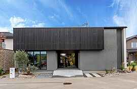 タカノホームの住宅イベント「【最大8,000円分のギフトもらえる！】和のテイストを感じさせるサバーバン・シンプルモダンスタイルの住まい 見学【野々市市】」の開催場所 【ご見学予約受付中】野々市展示場（金沢ハウジングセンター野々市会場内）のメイン画像