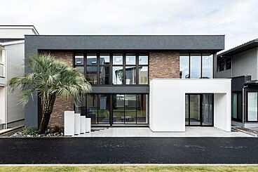 アキュラホーム(AQ Group)の住宅イベント「【年間5,000組以上が予約！】大好評！はじめての家づくり相談会（無料）」の開催場所 太田展示場 ＠イオンモール太田東そば　開放的なリビングが体験できるモデルハウスの画像