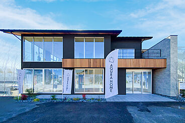 アキュラホーム(AQ Group)の住宅イベント「【年間5,000組以上が予約！】大好評！はじめての家づくり相談会（無料）」の開催場所 宇都宮インターパーク展示場　＠インターパークビレッジそば「吹き抜けリビング」の画像