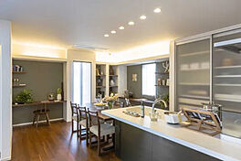 アキュラホーム(AQ Group)の住宅イベント「【年間5,000組以上が予約！】大好評！はじめての家づくり相談会（無料）」の開催場所 姫路展示場＠姫路城、姫路医療センター近接　ダイニングにプラスされた小空間。の画像4