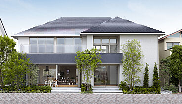 アキュラホーム(AQ Group)の住宅イベント「【年間5,000組以上が予約！】大好評！はじめての家づくり相談会（無料）」の開催場所 藤沢展示場 ＠藤沢駅そば　土間玄関とアイランドキッチンのあるモデルハウスの画像