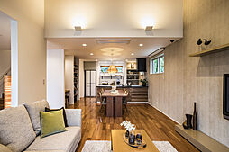 アキュラホーム(AQ Group)の住宅イベント「【年間5,000組以上が予約！】大好評！はじめての家づくり相談会（無料）」の開催場所 幕張展示場 ＠千葉街道沿い　吹き抜けリビングと収納豊富なモデルハウスの画像