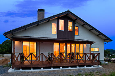 『木のひらや』に住もう (有)築地住建の施工事例「ゆったりスローライフ。平屋建ての大きなロフトと薪ストーブのある家。」の画像