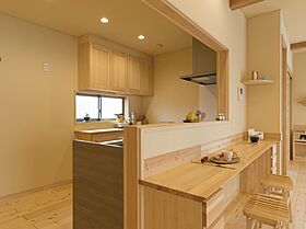 『木のひらや』に住もう (有)築地住建の施工事例「~光と風を楽しむ住まい~天然ムク材に包まれた、癒やしの空間」の画像3