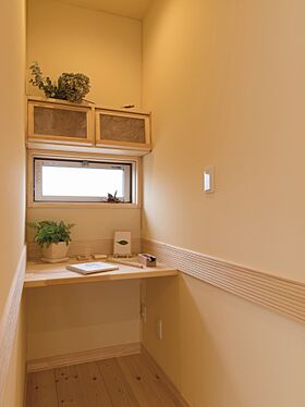 『木のひらや』に住もう (有)築地住建の施工事例「~光と風を楽しむ住まい~天然ムク材に包まれた、癒やしの空間」の画像4