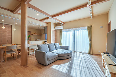 『木のひらや』に住もう (有)築地住建の施工事例「熊谷のひらや 木と共に暮らす」の画像