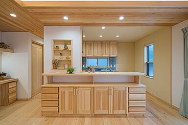 『木のひらや』に住もう (有)築地住建の施工事例「みんなで暮らす 大勢集まる二世帯住宅」の画像2