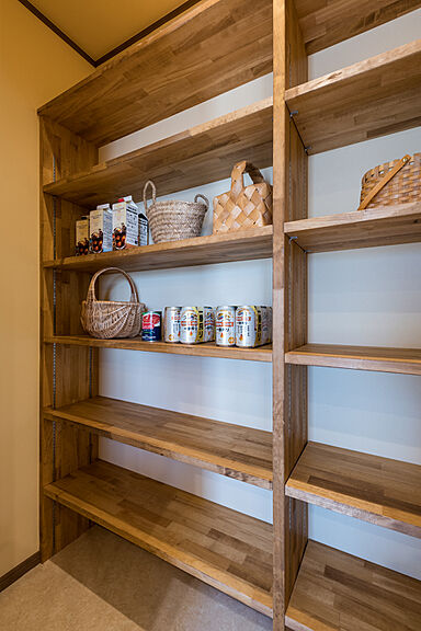 『木のひらや』に住もう (有)築地住建の施工事例「棟違いの瓦屋根連なる住まい」の画像4