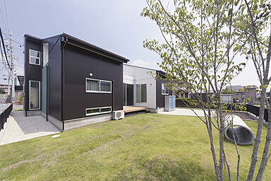 伸和建設株式会社の施工事例「片流れハウス×遊び心」の画像