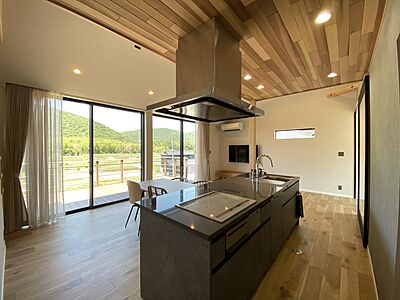 木の家スタイルのリビング 伸和建設株式会社の事例画像