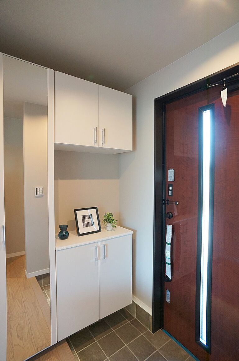 伸和建設株式会社の公式画像_玄関3