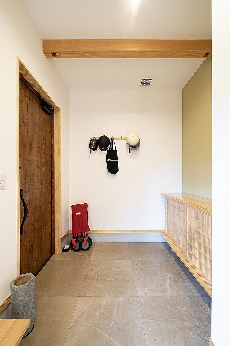 伸和建設株式会社の公式画像_玄関3