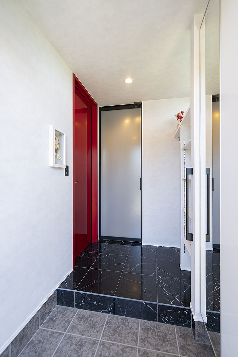 伸和建設株式会社の公式画像_玄関3