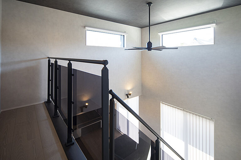 伸和建設株式会社の公式画像_階段10