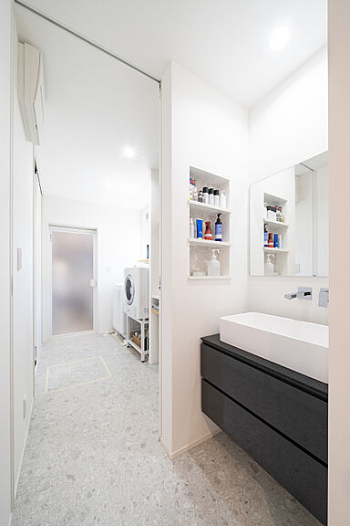 伸和建設株式会社の施工事例「ホテルライクを詰め込んだガレージハウス」の画像4