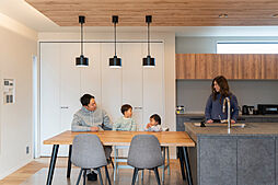 TKプランニング株式会社の施工事例「魅せるキッチンがお洒落なモダンハウス」の画像