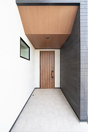 伸和建設株式会社の施工事例「帰宅動線を追求した吹き抜け天井のあるお家」の画像2