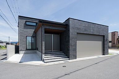 伸和建設株式会社の施工事例「スタイリッシュなインナーガレージハウス」の画像