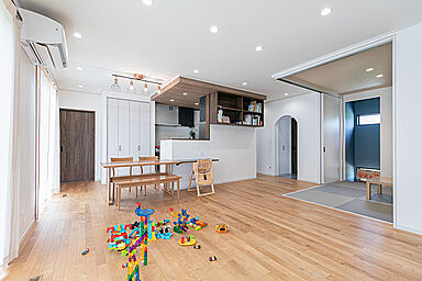 八幡コーポレーション株式会社の施工事例「自然素材×耐震性の平屋住宅」の画像1