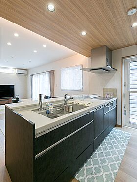 八幡コーポレーション株式会社の施工事例「耐震住宅で安心・安全な瓦葺き大屋根の家」の画像5