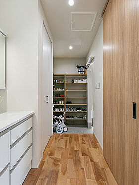 八幡コーポレーション株式会社の施工事例「木のぬくもりが溢れるナチュラルテイストな家」の画像8