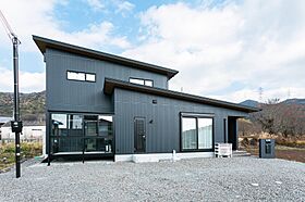 八幡コーポレーション株式会社の施工事例「家族のスタイルに合った【半平屋】住宅」の画像1