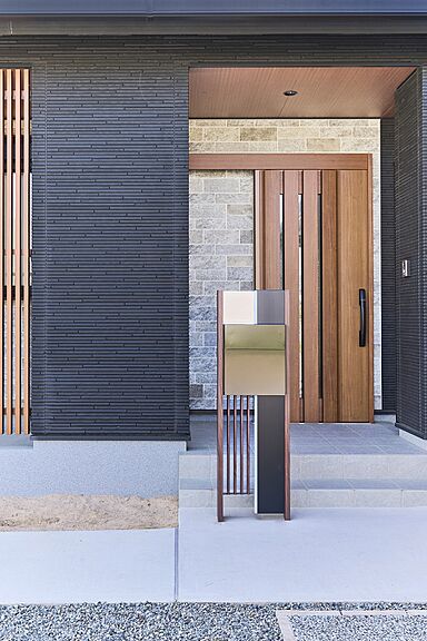 八幡コーポレーション株式会社の施工事例「家族の笑顔を生む大屋根の"平屋風"住宅」の画像1