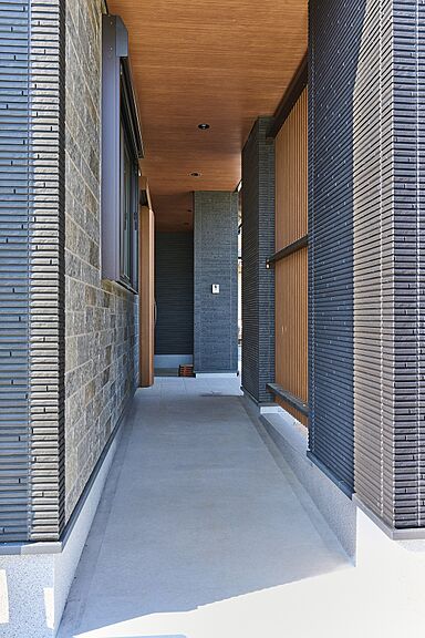 八幡コーポレーション株式会社の施工事例「家族の笑顔を生む大屋根の"平屋風"住宅」の画像2