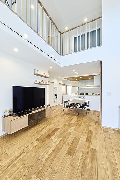 八幡コーポレーション株式会社の施工事例「家族の笑顔を生む大屋根の"平屋風"住宅」の画像4