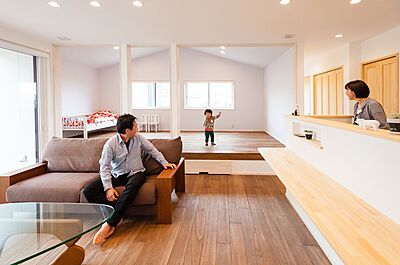 木の家スタイルのリビング 株式会社三成ホーム 自然素材でつくる暖かい住まい専門店の事例画像