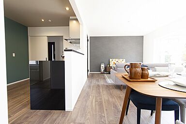 FUJIKEN ORDERHOUSEの施工事例「ガレージ付の白を基調とした爽やかなお家」の画像3