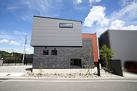 FUJIKEN ORDERHOUSEの施工事例「地窓や高窓、上手に明かりを採り入れたお家」の画像1