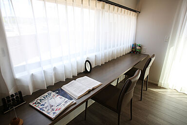 FUJIKEN ORDERHOUSEの施工事例「地窓や高窓、上手に明かりを採り入れたお家」の画像5